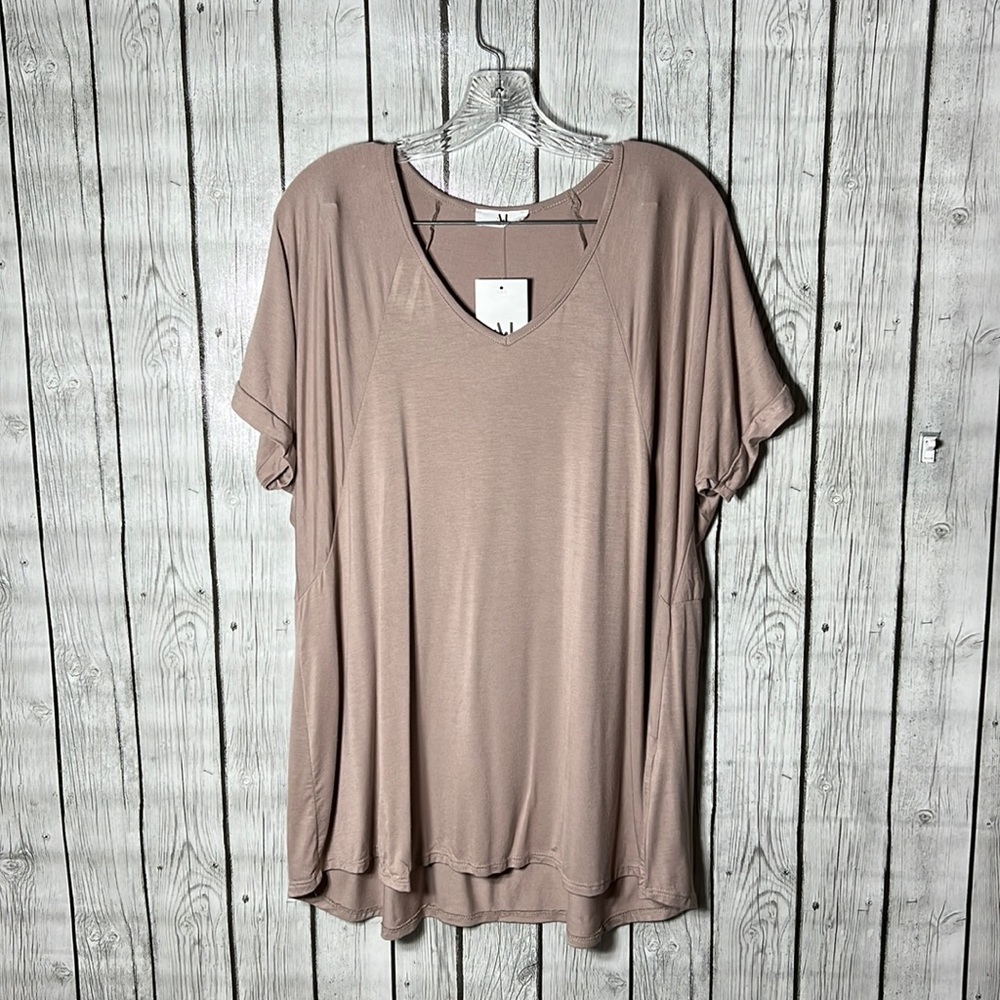 Amelia James soft flowy top size large